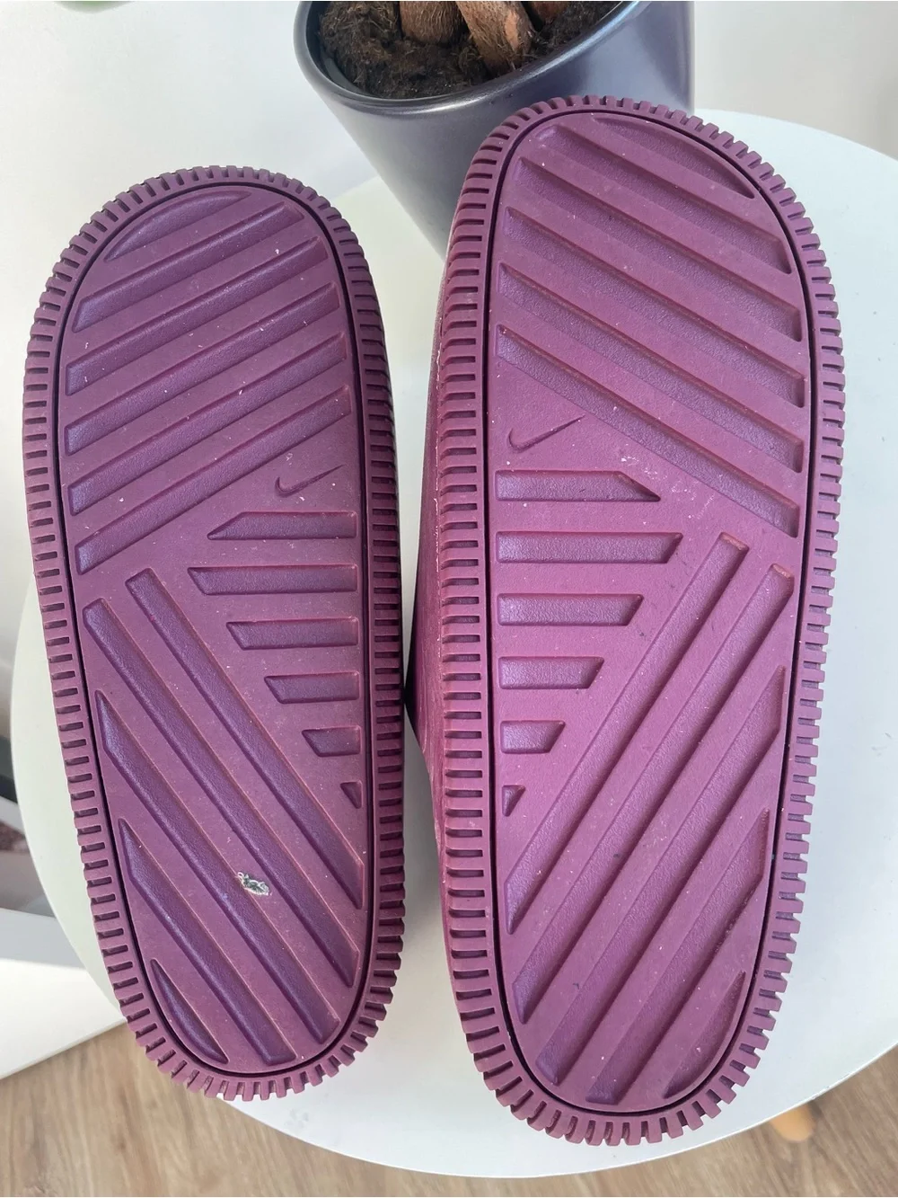 Women Size 8 Nike Calm Slides Bordeaux  Slip on Shoes